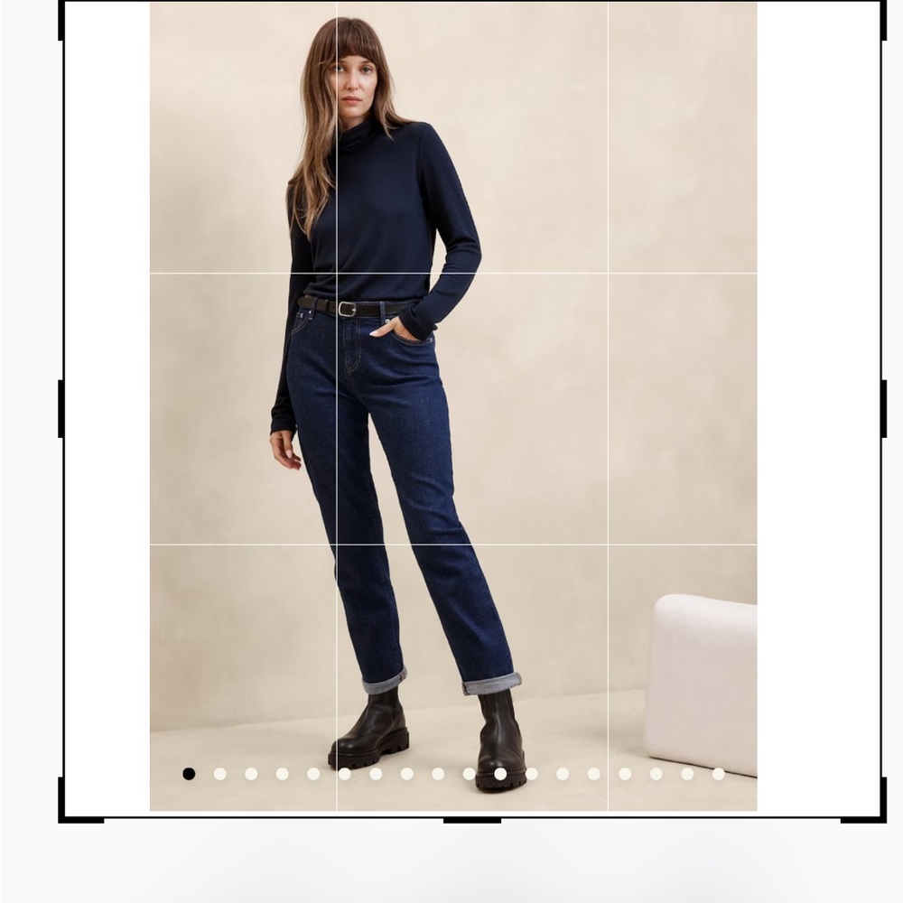 Banana Republic Girlfriend Jean Cuffed. Relaxed hip/ thigh. Size 25/0 dark wash